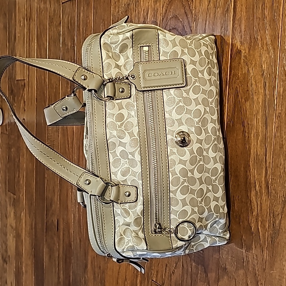 Coach purse C1194-F17154